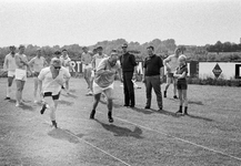 127473 Afbeelding van een sportdag op het terrein van de voetbalvereniging Velox aan de Koningsweg te Utrecht.